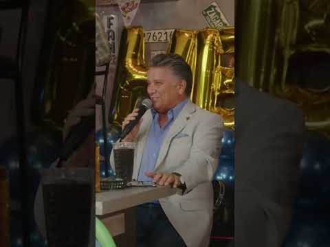 Mi compare Rogelio ya se resigno con su edad 🤣👵